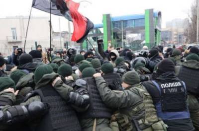 Протести є невід'ємною частиною функціонування демократії: політолог про напади на телеканали - from-ua.com