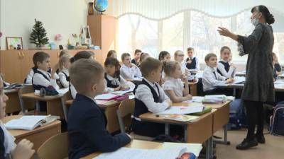 Опять удаленка: хабаровских школьников отпустили по домам - vesti.ru - Хабаровск