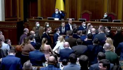 Тарас Козак - Нардеп предложил не пускать в Раду каналы Медведчука: ОПЗЖ готовилась к драке – видео - 24tv.ua - Новости