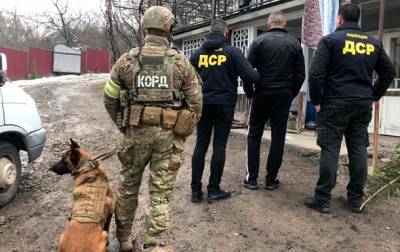 На Буковине задержали членов группировки за продажу оружия и наркотиков - korrespondent.net - Черновицкая обл.