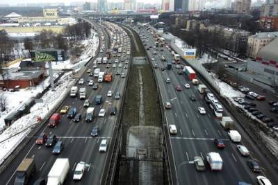 После аварии с тремя машинами на МКАД образовалась девятикилометровая пробка - argumenti.ru