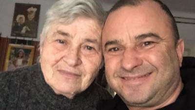 Виктор Павлик - Не хочет брать деньги и откладывает на похороны: Виктор Павлик рассказал, как живет его 81-летня - 24tv.ua