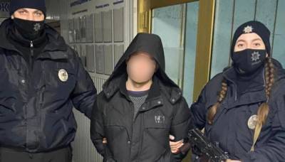Били женщину по лицу: на Киевщине двое мужчин с ножами ограбили частный дом - 24tv.ua