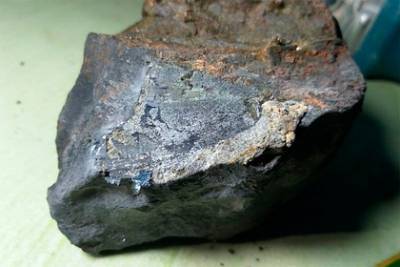 Селяне уверовали в силу радиоактивного метеорита и помылись водой из-под него - lenta.ru - Индонезия
