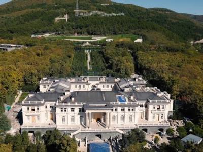 Владимир Путин - Почему они строят дворцы? - newsland.com - Геленджик - Дворец