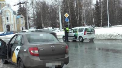 На дорогах Пензы за день нарушили правила более 250 таксистов - penzainform.ru - Пензенская обл. - Пенза