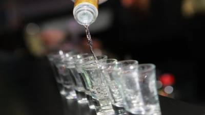 Берлин - Россия: мужчина умер в прямом эфире, выпив 1,5 л водки - germania.one - Смоленск - Англия