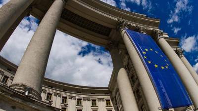 Украина выразила солидарность с высланными из России дипломатами - iz.ru - Швеция
