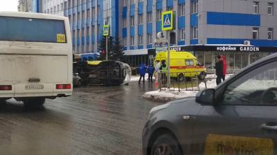 В Тюмени четыре человека пострадали в аварии со скорой - znak.com - Тюмень - Тюменская обл.