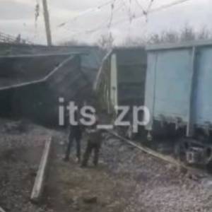 Сошли с рельсов восемь вагонов грузового поезда: задерживается отправка поездов - reporter-ua.com - Киев - Одесса - Запорожье - Бердянск