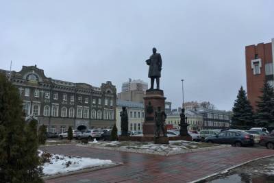 Вандалы надругались над саратовским памятником Столыпину - saratov.mk.ru - Саратов