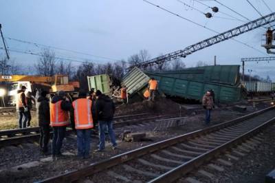 Под Днепром произошла авария на железной дороге: Сошли с рельсов восемь вагонов - zik.ua - Кривой Рог