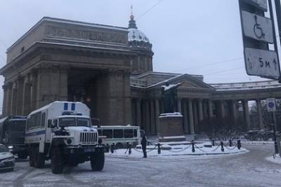 Полиция перекрыла центр Петербурга - lenta.ru - Москва - Санкт-Петербург