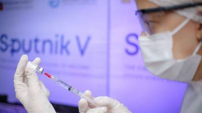 Bloomberg заявил, что российские ученые достигли прорыва благодаря "Спутнику V" - polit.info - Россия - США