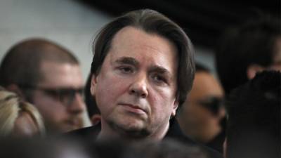 Владимир Путин - Борис Березовский - Путин наградил директора Первого канала одним из высших орденов - svoboda.org