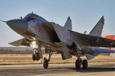 Avia.pro: российский Су-30 перехватил американский самолет, сорвав провокацию рядом с базой в сирийском Хмеймиме - argumenti.ru - Россия - США - Сирия - Вашингтон - Канада