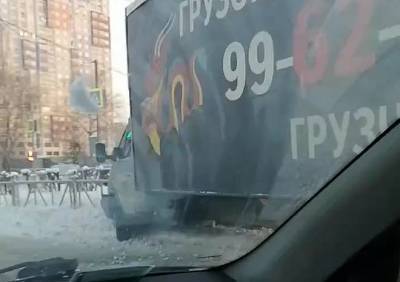 На Московском шоссе грузотакси врезалось в дорожное ограждение - ya62.ru
