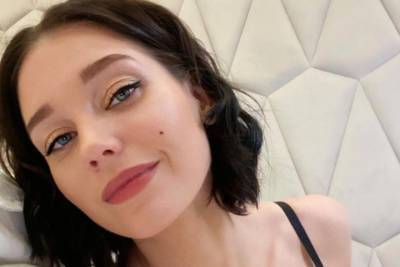 Кристина Асмус - «Как Мальвина»: Асмус в черном боди и фиолетовыми волосами похвасталась худобой - mk.ru - Геленджик