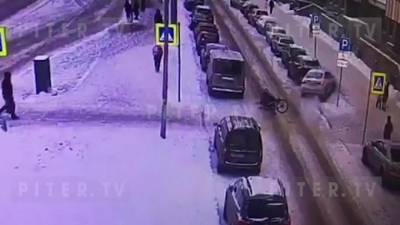 ДТП с участием доставщика еды на велосипеде и авто в Петербурге попало на видео - piter.tv - Санкт-Петербург