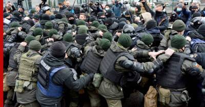 Радикалы протестуют возле двух телеканалов в Киеве - profile.ru - Украина - Киев