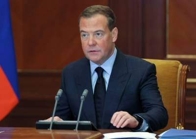 Владимир Зеленский - Дмитрий Медведев - Виктор Медведчук - Медведев поддержал украинскую оппозицию после введения цензуры против трёх телеканалов - govoritmoskva.ru - Украина