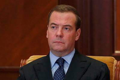 Дмитрий Медведев - Виктор Медведчук - Медведев обсудил с Медведчуком закрытие трех украинских телеканалов - lenta.ru