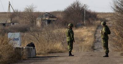 Владимир Зеленский - Двое бойцов ВСУ погибли при взрыве на Донбассе - ren.tv - Донбасс