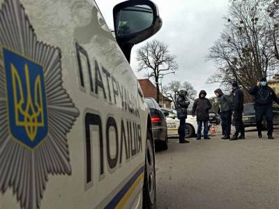 Во Львове мужчина избил полицейских, которые хотели разнять драку на улице - gordonua.com - Львов