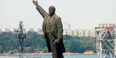 Владимир Ленин - Степан Бандер - В Изюме можно купить памятник Ленину, однако желающих не нашли - ТЕЛЕГРАФ - telegraf.com.ua - Львов - Харьковская обл.