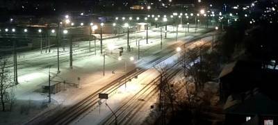 Ночью в Петрозаводске опрокинулся автомобиль, человека выбросило на дорогу (ВИДЕО) - stolicaonego.ru - Петрозаводск - республика Карелия