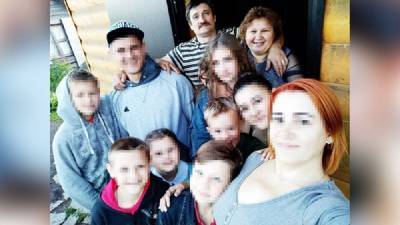 Александр Дрозденко - Семье умершей от COVID-19 матери 10 детей выделили участок в Ленобласти - ivbg.ru - Ленинградская обл. - Санкт-Петербург