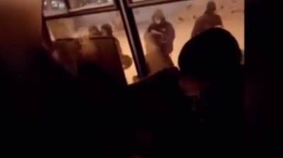 В Уфе группа агрессивных подростков напала на автобус - bash.news - Уфа