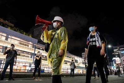 Мотэги Тосимицу - Японские националисты устроили акцию протеста у посольства России из-за Курил - lenta.ru - Токио - Япония