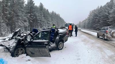 Автомобиль занесло на скользкой трассе, погибли двое детей (ФОТО) - newdaynews.ru - Ханты-Мансийск - Свердловская обл. - Югра - Югорск