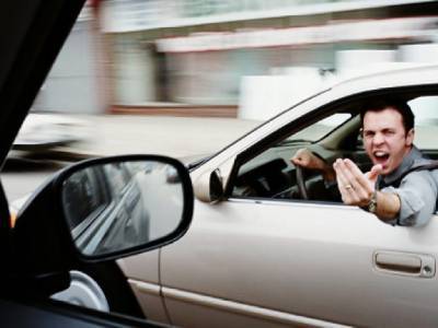 В Смоленске двое автомобилистов не смогли разъехаться и устроили драку - rabochy-put.ru - Смоленск - Смоленская обл.
