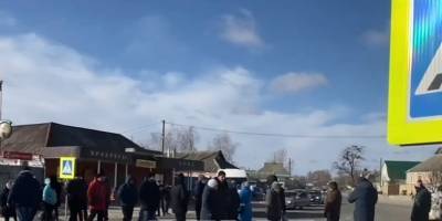 Денис Шмыгаль - В Пересечном Харьковской области люди перекрыли дорогу из-за высоких тарифов на коммуналку, видео - ТЕЛЕГРАФ - telegraf.com.ua - Харьковская обл. - Харьков - Тарифы