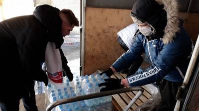 Игорь Высоцкий - Александровской больнице волонтеры передали две тонны питьевой воды - neva.today