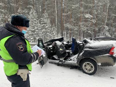 Семья из Нягани попала в ДТП под Ивделем: погибли двое детей - znak.com - Ханты-Мансийск - Свердловская обл. - Югра - Югорск