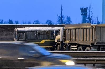 Валерий Горелых - В Свердловской области на трассе «М5» столкнулись 20 автомобилей - pnp.ru - Екатеринбург - Челябинск - Свердловская обл.