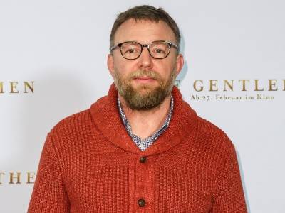 Гай Ричи - Гая Ричи раскритиковали из-за просьбы о господдержке – и сам не бедный - sobesednik.ru - Англия
