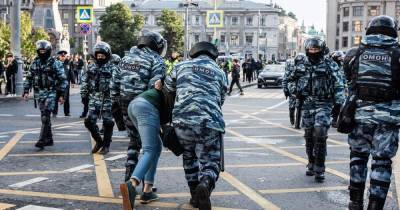 Владимир Путин - Дмитрий Марков - В России на аукционе за 2 млн рублей продали фото силовика с портретом Путина сзади - focus.ua - Россия