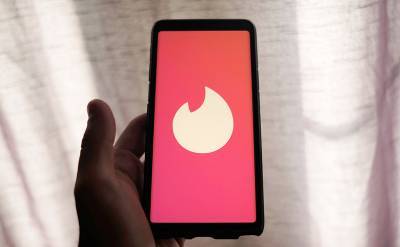 Мужчина убил возлюбленную после её похода на свидание с парнем из Tinder - svpressa.ru - Москва - Англия - Махачкала