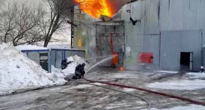 Пожар в ангаре на Варшавском шоссе локализован - m24.ru