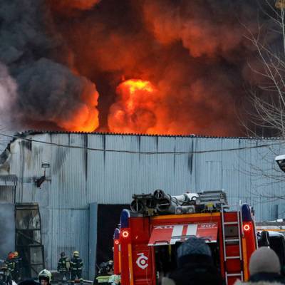 Продолжается тушение крупного пожара на складе в Москве - radiomayak.ru - Москва