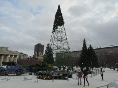Анна Терешкова - В Новосибирске начали демонтировать новогоднюю елку - runews24.ru - Новосибирск