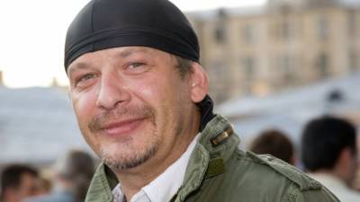 Дмитрий Марьянов - Бездомные облюбовали могилу актера Дмитрия Марьянова - inforeactor.ru