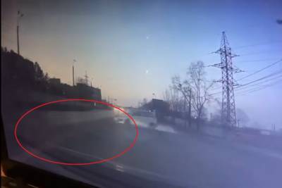 Нашелся владелец видео записи момента аварии автомбиля ГИБДД в Хабаровске - hab.aif.ru - Хабаровск