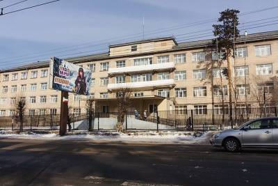 Прокуратура проведет проверку после падения ребенка из окна больницы в Чите - mk.ru - Чита