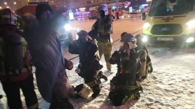 В Екатеринбурге загорелось 23-этажное здание - iz.ru - Екатеринбург