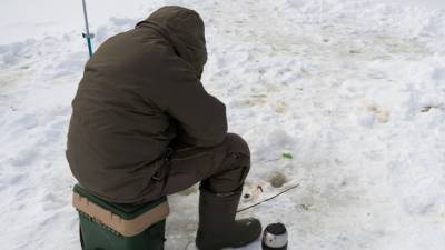 Спасатели отправились на помощь к двум рыбакам, оказавшимся на льдине - mir24.tv - Сахалинская обл. - Южно-Сахалинск - район Макаровский